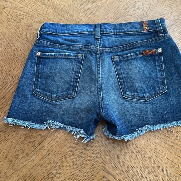 Seven For All Mankind Rich Coastal Blue Wash Denim Cutoff Shorts Size 26 - Picture 2 of 9
